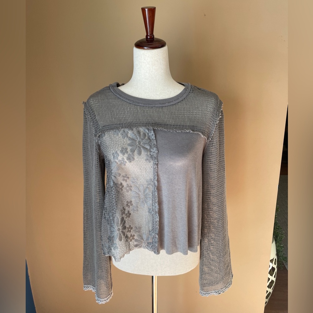 POL Womens Mesh‎ Lace Bell Sleeve Top Medium Gray Boho Grunge Fairy Whimsical